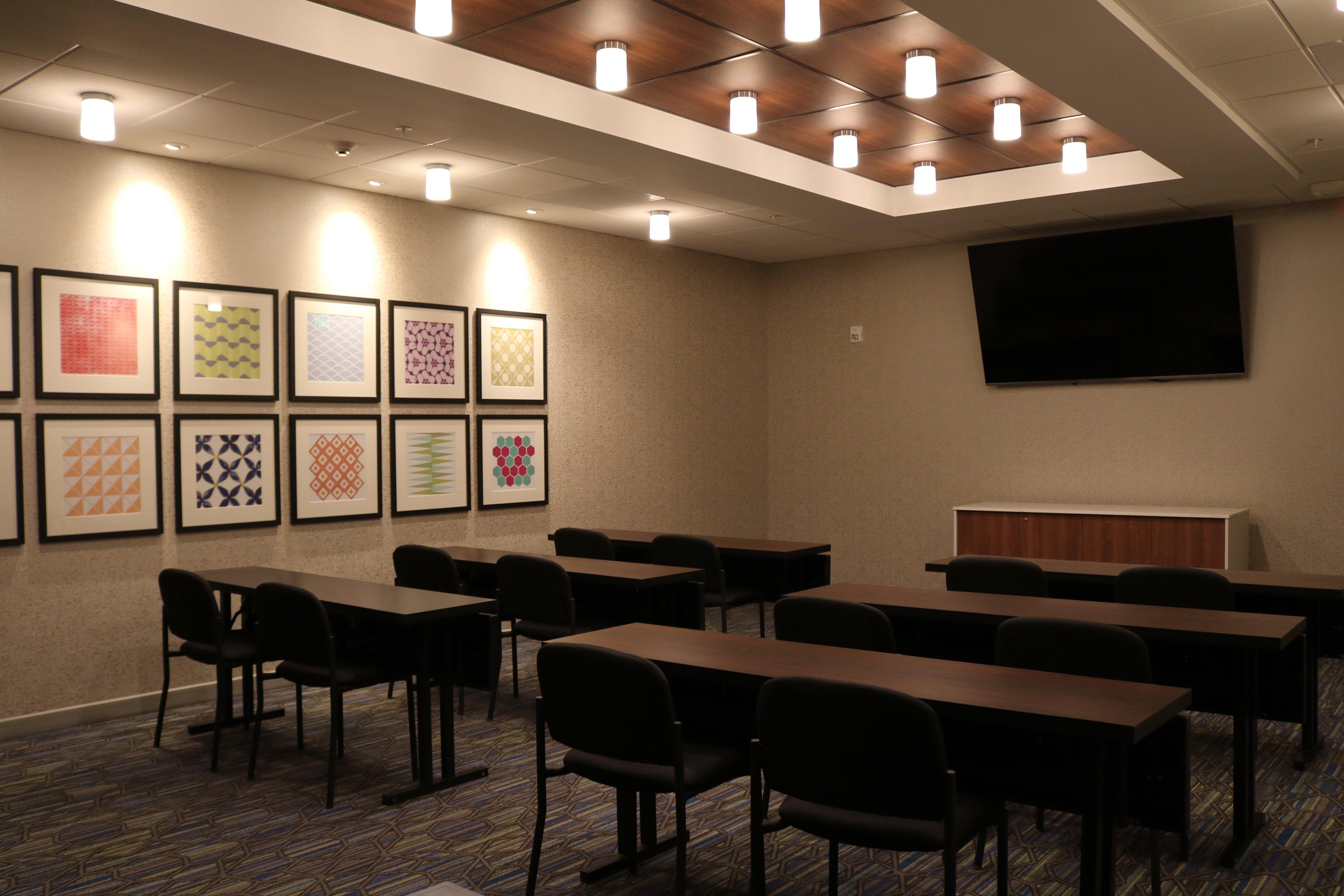 Holiday Inn Express & Suites - Portland Airport - Cascade Stn By Ihg Exterior photo